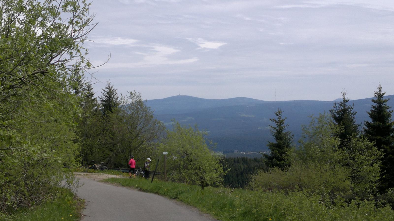 mtb-harz-2012-47.jpg - Start på ca. 42 km MTB. Harzens højeste bjerg Brocken i baggrunden. Brocken er ca. 1.100 meter høj