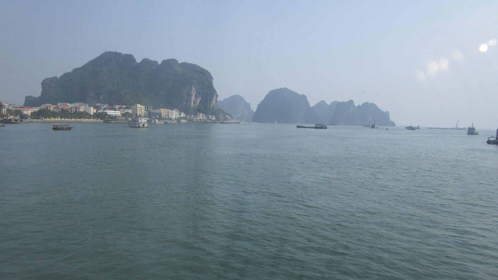 Vietnam2014-275.jpg - Kanon udsigt fra bordet