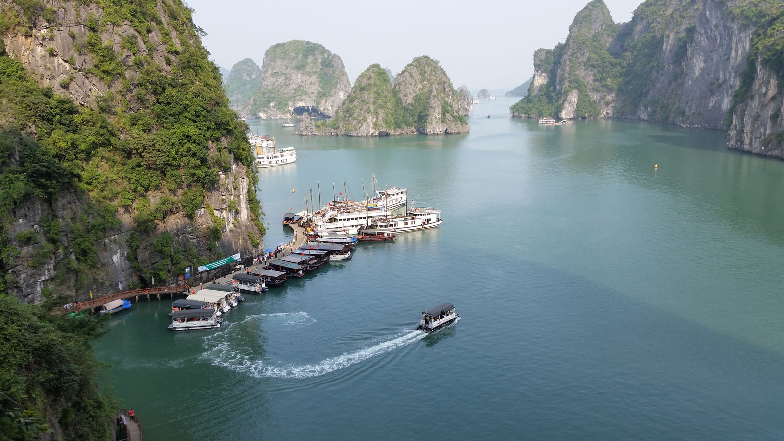 Vietnam2014-331.jpg - Udsigt fra indgangen til hule