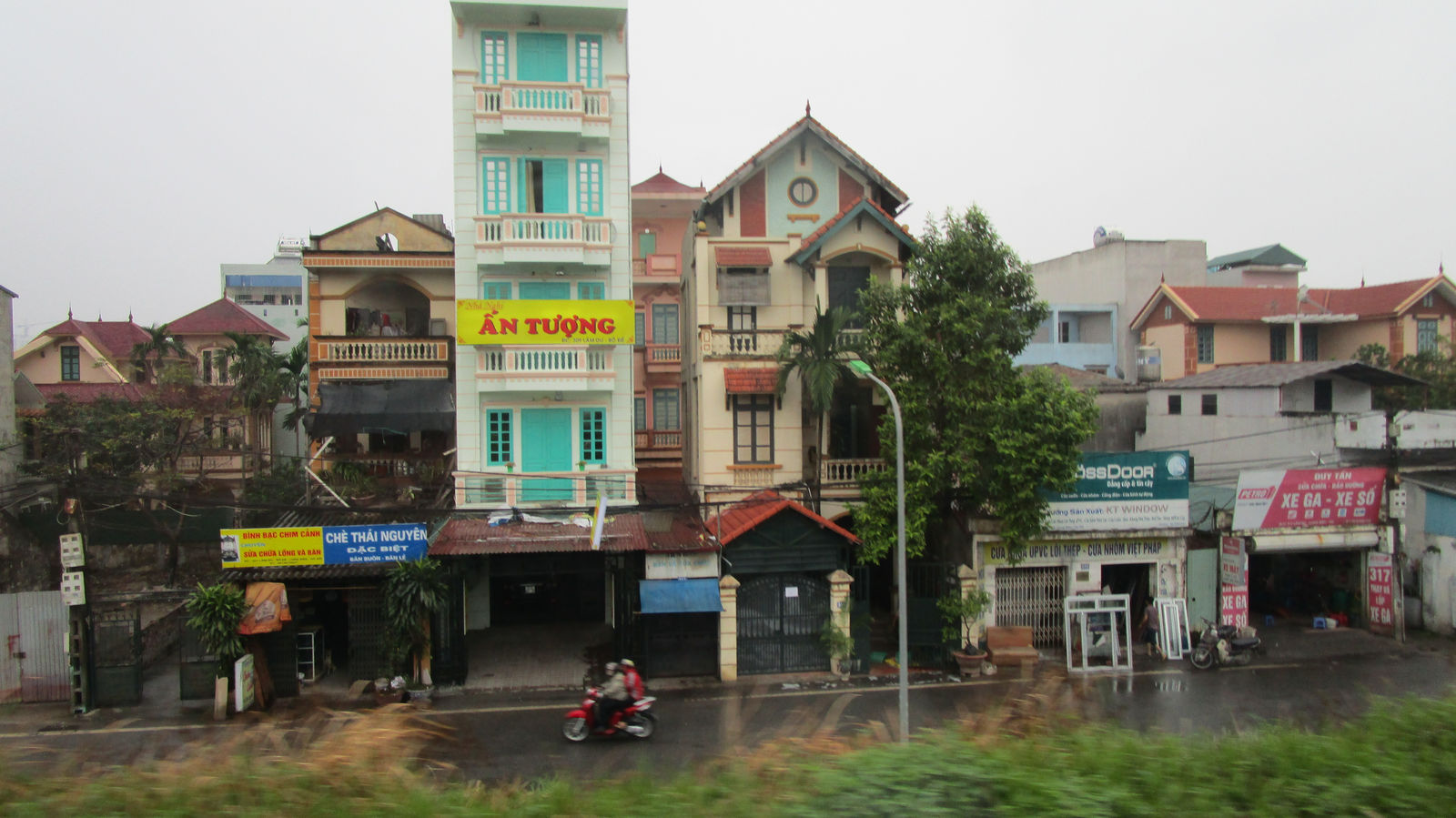 Vietnam2014-263.jpg - Jo bredere huse er, jo mere skal der betales i skat. Så der bygges smalt, dybt og højt :-)
