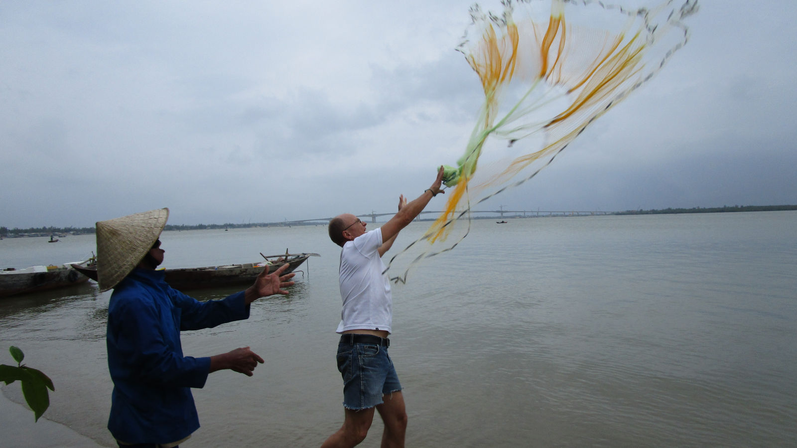 Vietnam2014-478.jpg - Vi skulle også prøve at kaste med net