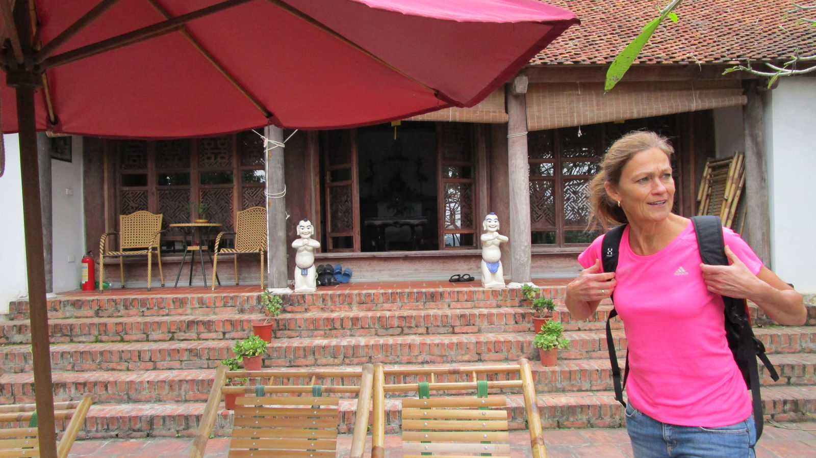 Vietnam2014-401.jpg - Indgangen til vores bolig. Fælles stue mellem 2 store soverum