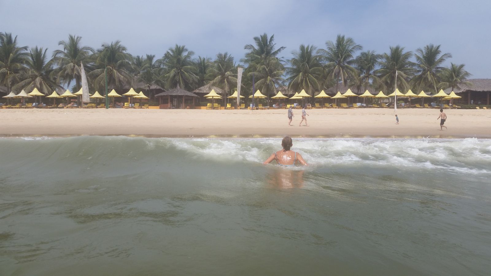 Vietnam2014-693.jpg - Bølgerne kunne give en dukkert nu og da :-)