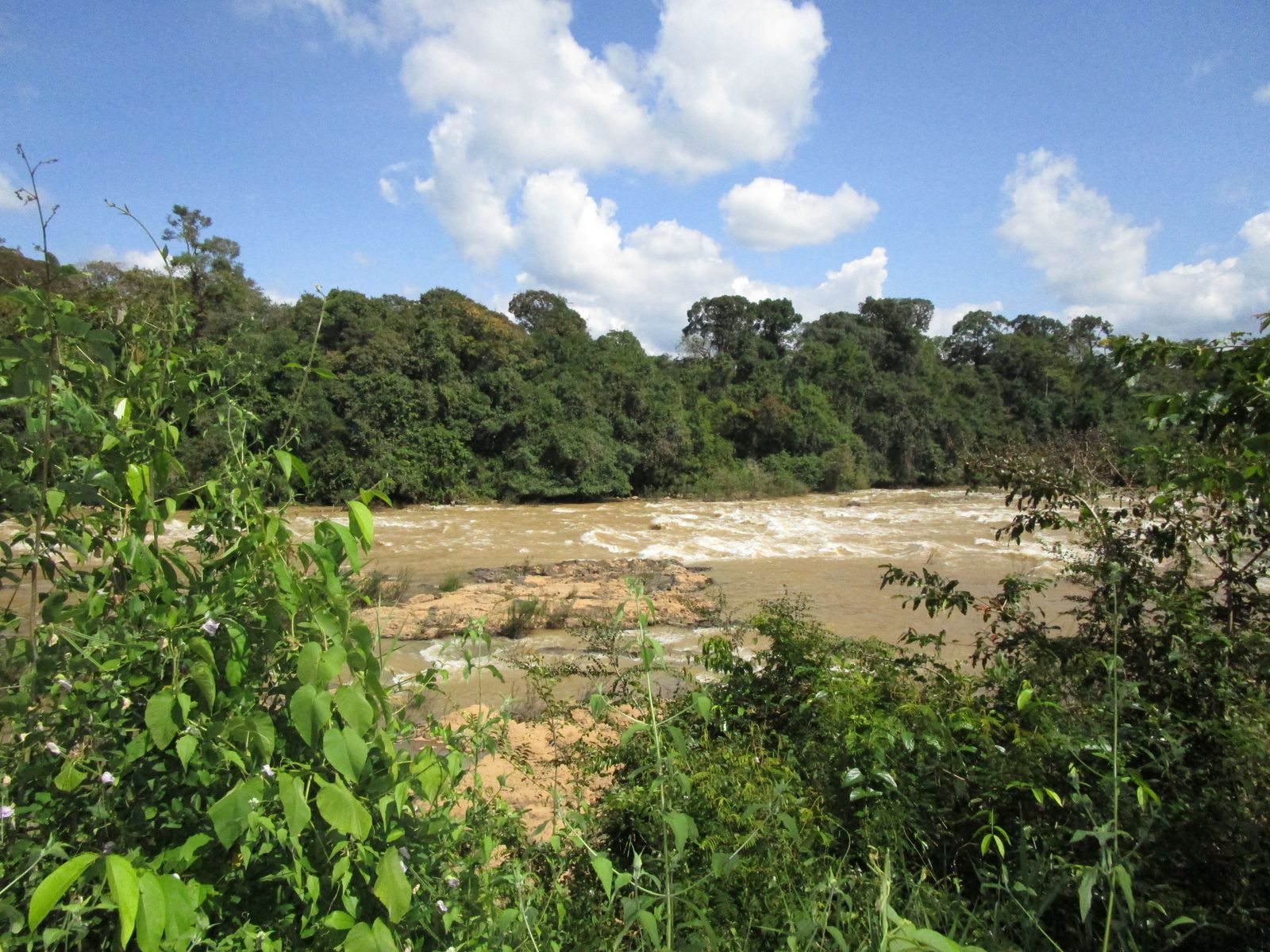 Vietnam2014-597.jpg - Udsigt til brusende flod
