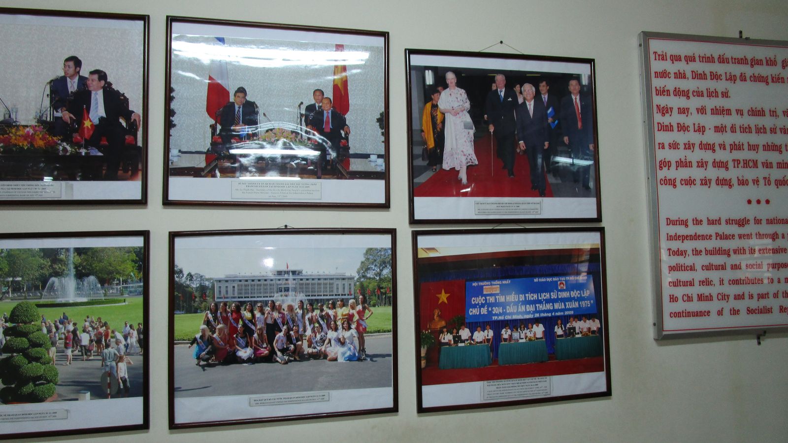 Vietnam2014-773.jpg - Magrethe ophængt inde i paladset sammen med Miss World :-)
