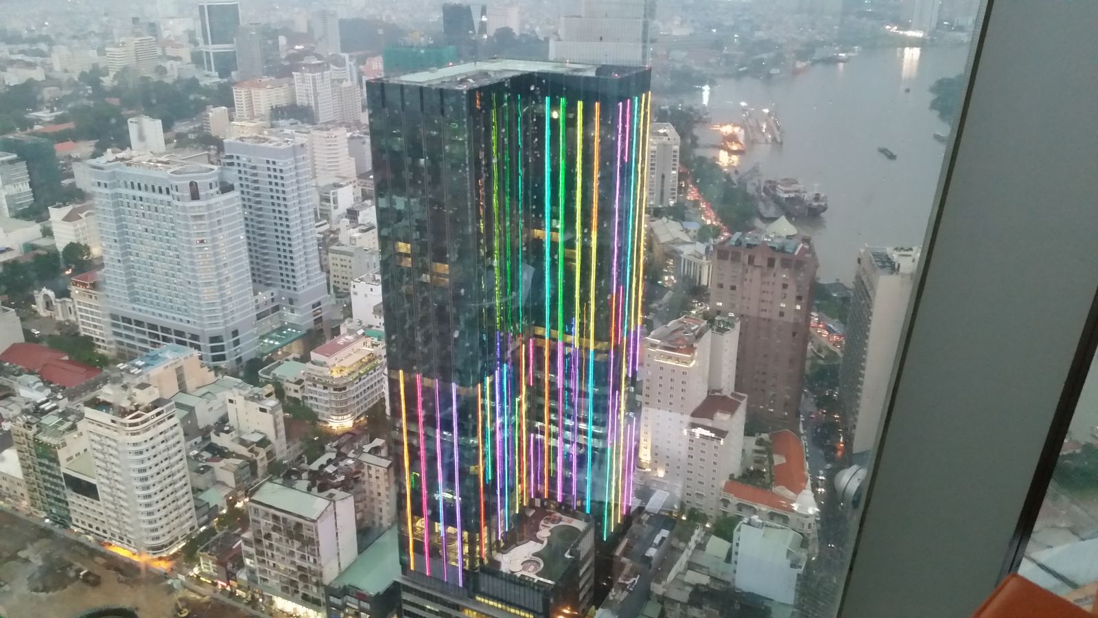 Vietnam2014-783.jpg - Så fandt vi baren på 52 etage :-)