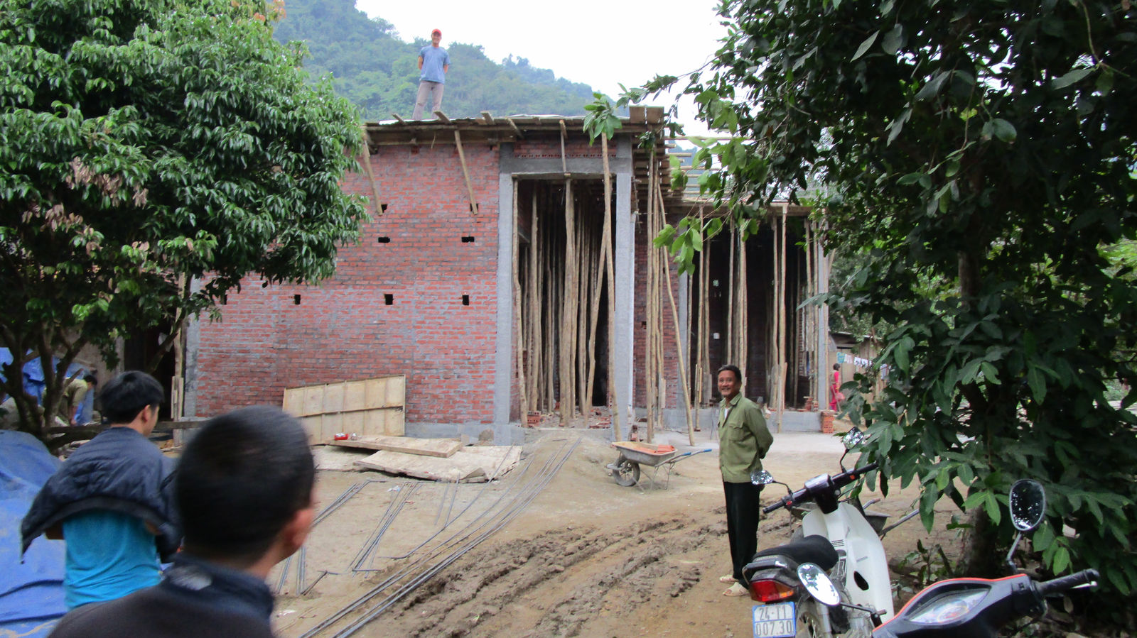 Vietnam2014-257.jpg - Et lidt sjældent byggeri midt på landet