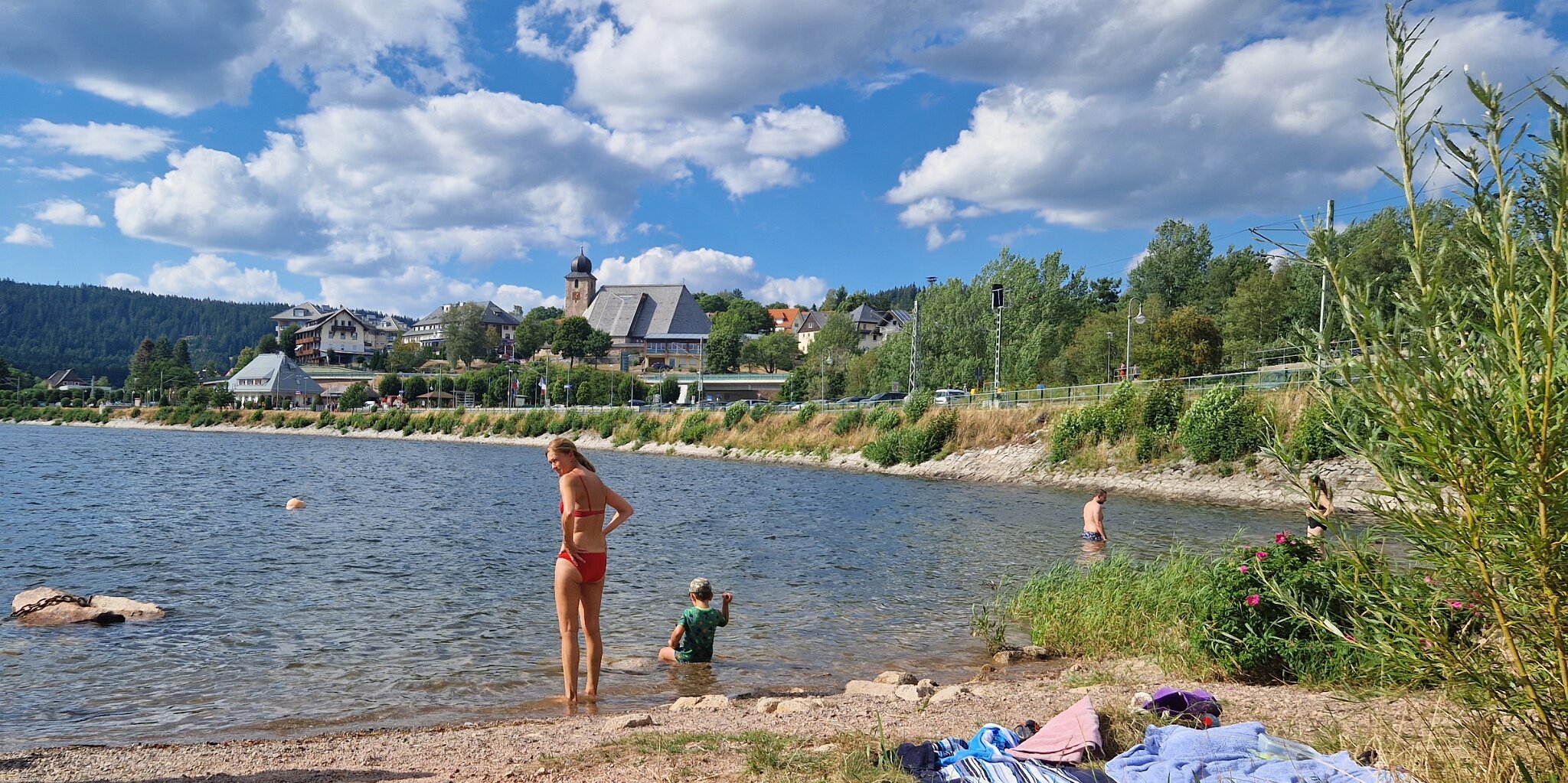 20220731_170822.jpg - Vi forsøgte at finde et godt sted at bade. Men Almingsø hjemme i Silkeborg overgår alle muligheder vi fandt i Schwartzwald :-)