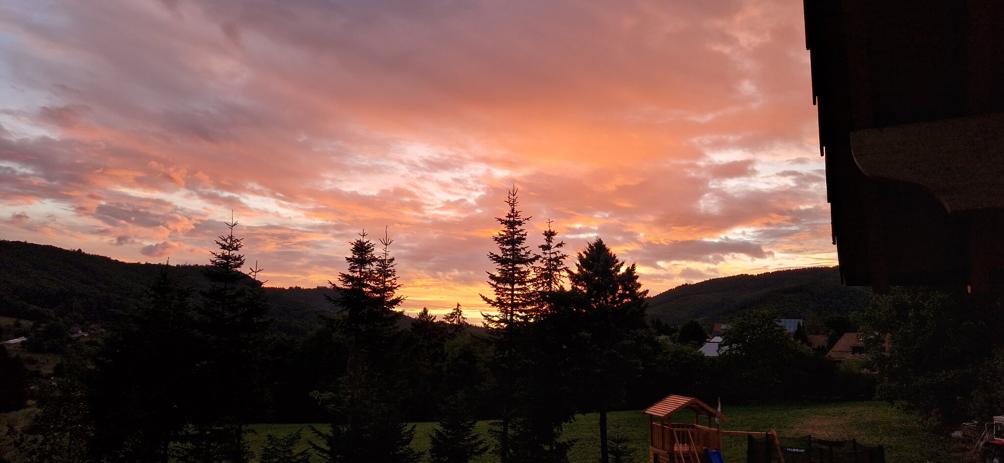 20220801_210734.jpg - Sidste solnedgang i Hofen